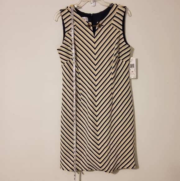 Kasper Dress Stretch Ivory/Navy Sleeveless Sheath Notched Neckline Size 10 - Picture 2 of 9